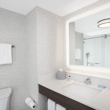 Holiday Inn Express Hotel & Suites Ottawa Airport By Ihg Esterno foto
