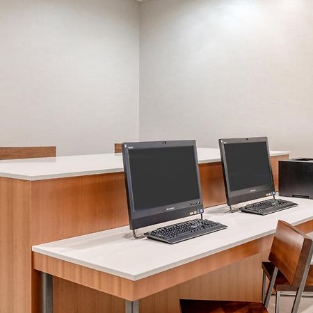 Holiday Inn Express Hotel & Suites Ottawa Airport By Ihg Esterno foto