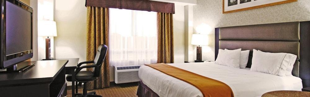 Holiday Inn Express Hotel & Suites Ottawa Airport By Ihg Esterno foto