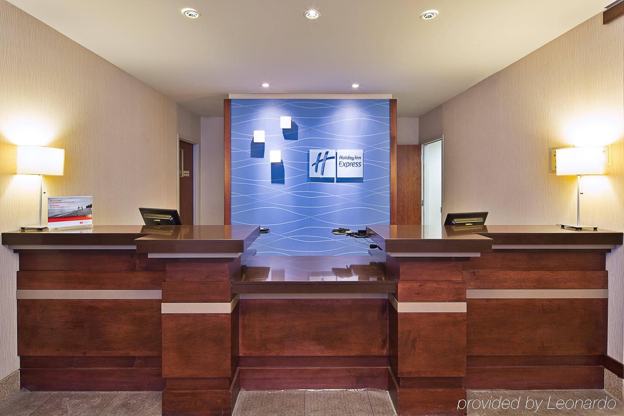 Holiday Inn Express Hotel & Suites Ottawa Airport By Ihg Esterno foto