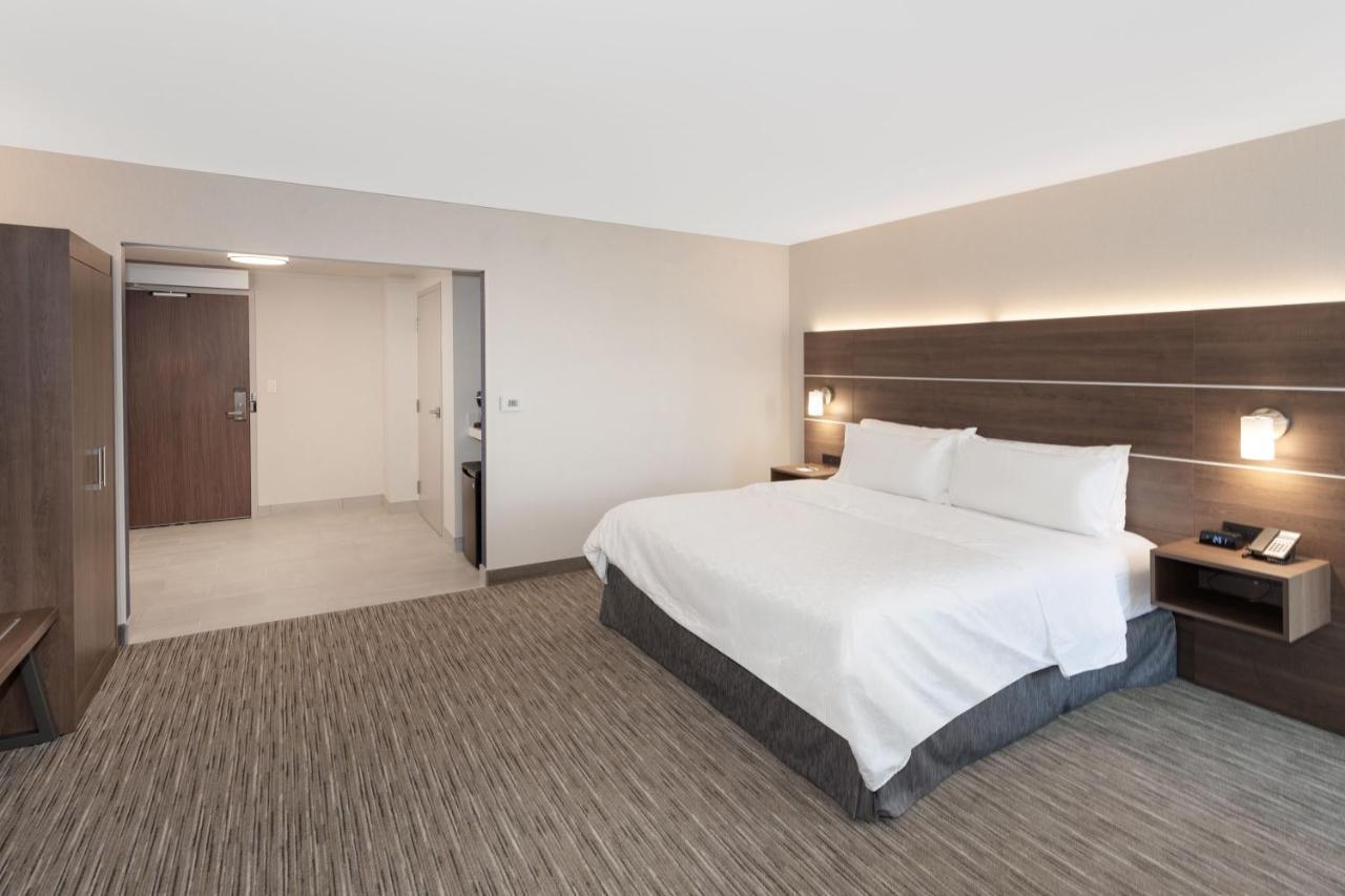 Holiday Inn Express Hotel & Suites Ottawa Airport By Ihg Esterno foto