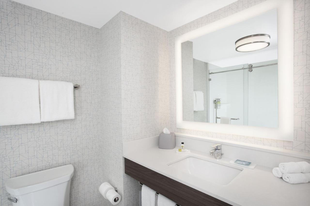 Holiday Inn Express Hotel & Suites Ottawa Airport By Ihg Esterno foto