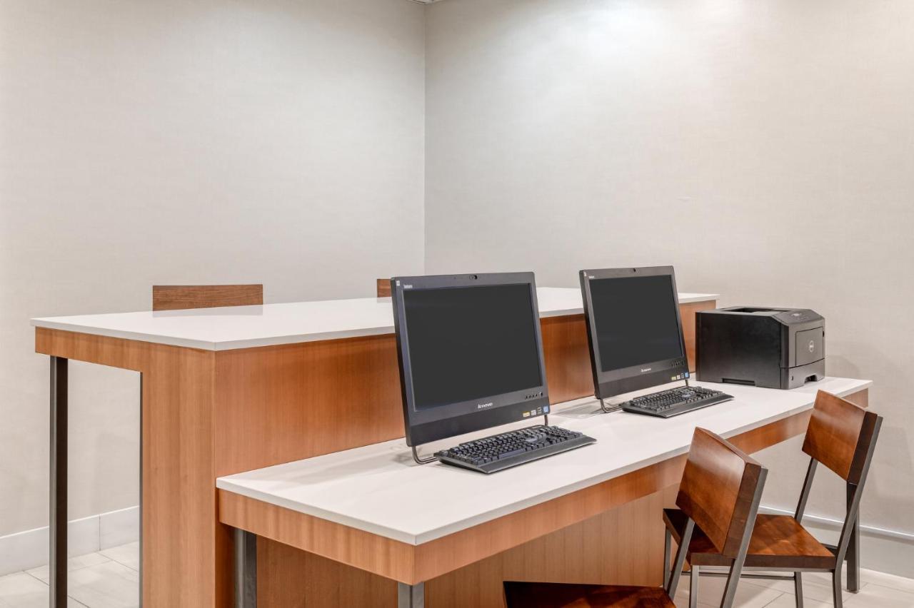 Holiday Inn Express Hotel & Suites Ottawa Airport By Ihg Esterno foto
