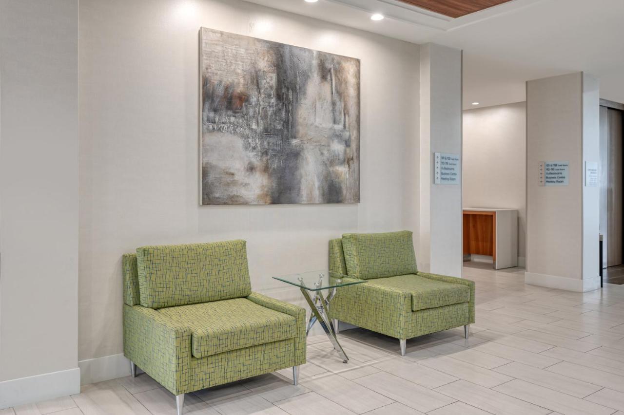 Holiday Inn Express Hotel & Suites Ottawa Airport By Ihg Esterno foto