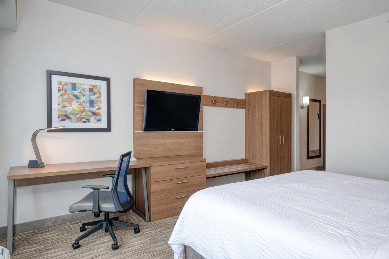 Holiday Inn Express Hotel & Suites Ottawa Airport By Ihg Esterno foto