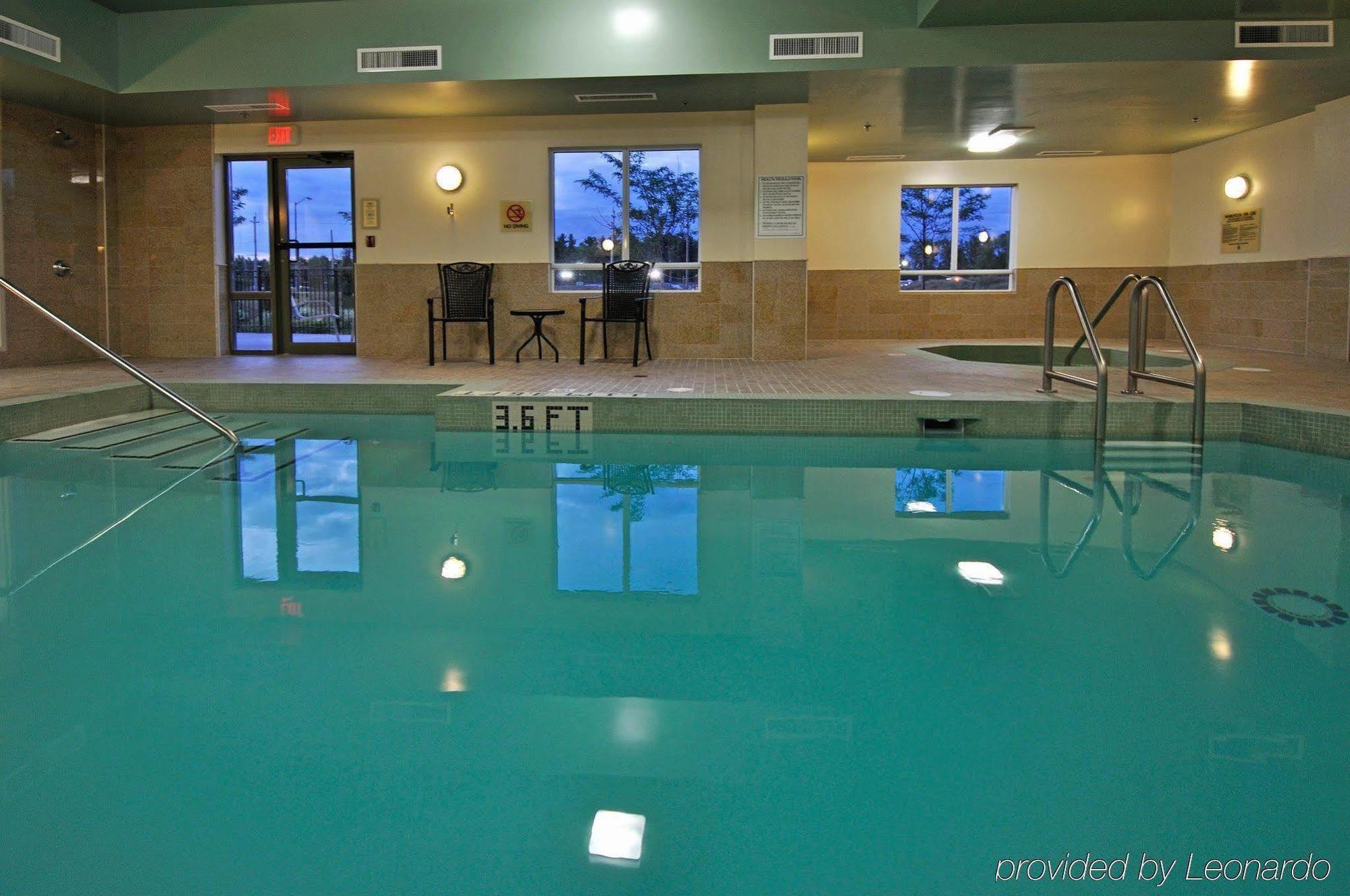 Holiday Inn Express Hotel & Suites Ottawa Airport By Ihg Esterno foto